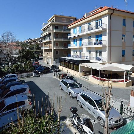 Hotel Guya ヴァラッツェ エクステリア 写真