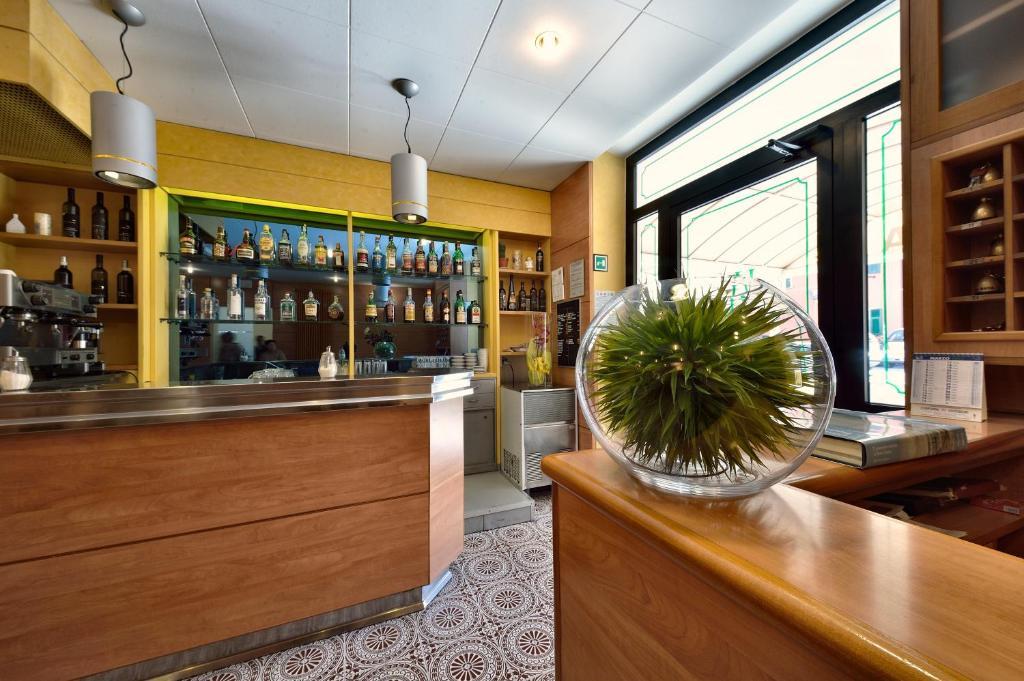 Hotel Guya ヴァラッツェ エクステリア 写真