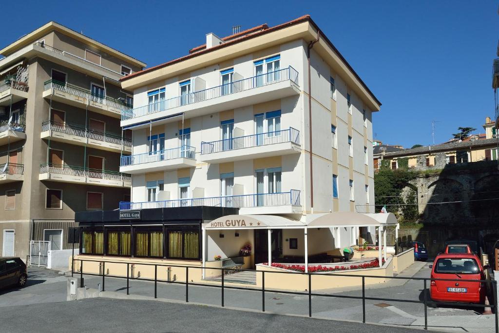 Hotel Guya ヴァラッツェ エクステリア 写真