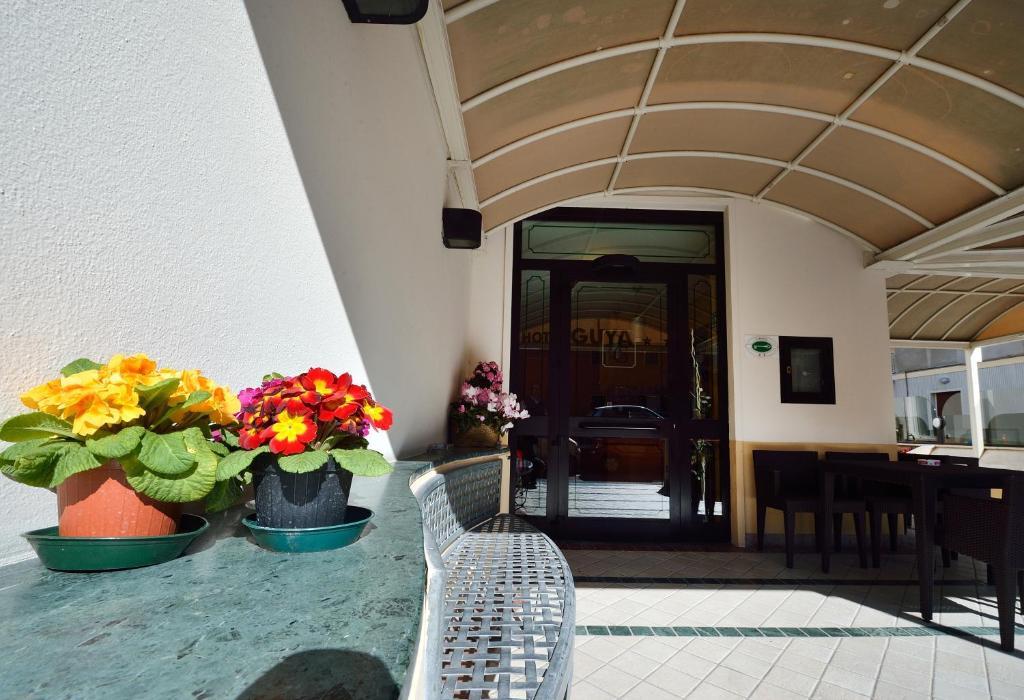 Hotel Guya ヴァラッツェ エクステリア 写真