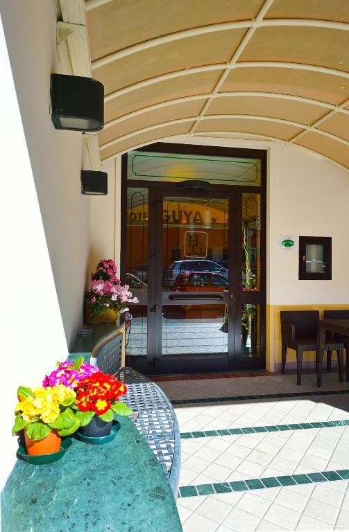 Hotel Guya ヴァラッツェ エクステリア 写真