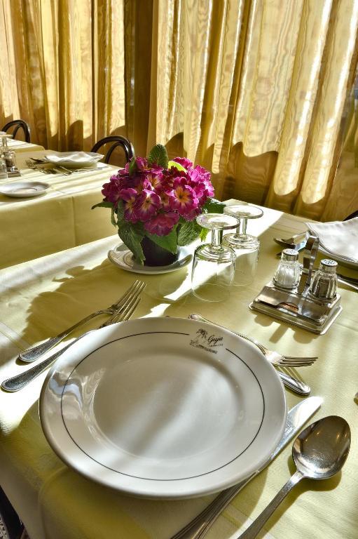 Hotel Guya ヴァラッツェ エクステリア 写真