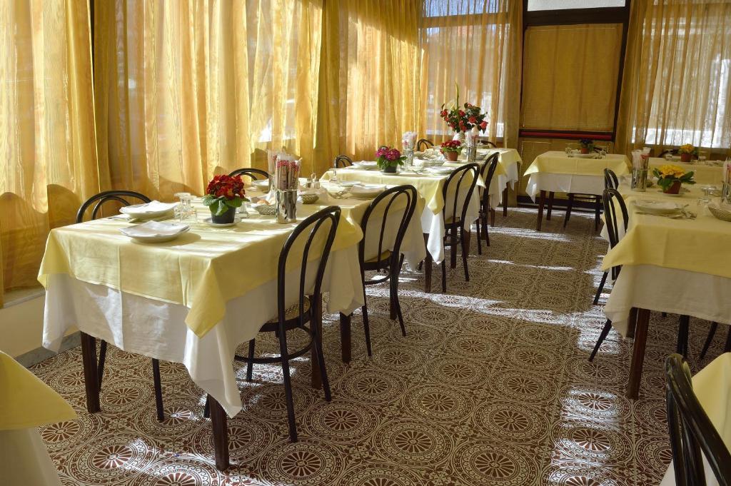 Hotel Guya ヴァラッツェ エクステリア 写真