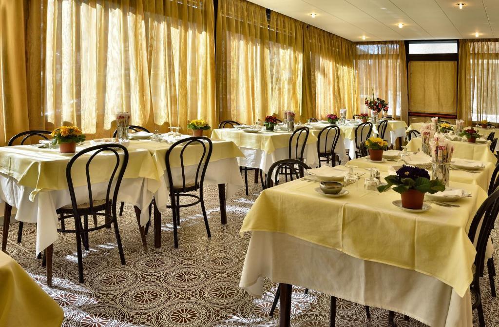 Hotel Guya ヴァラッツェ エクステリア 写真