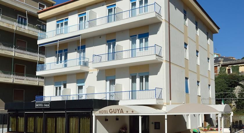 Hotel Guya ヴァラッツェ エクステリア 写真