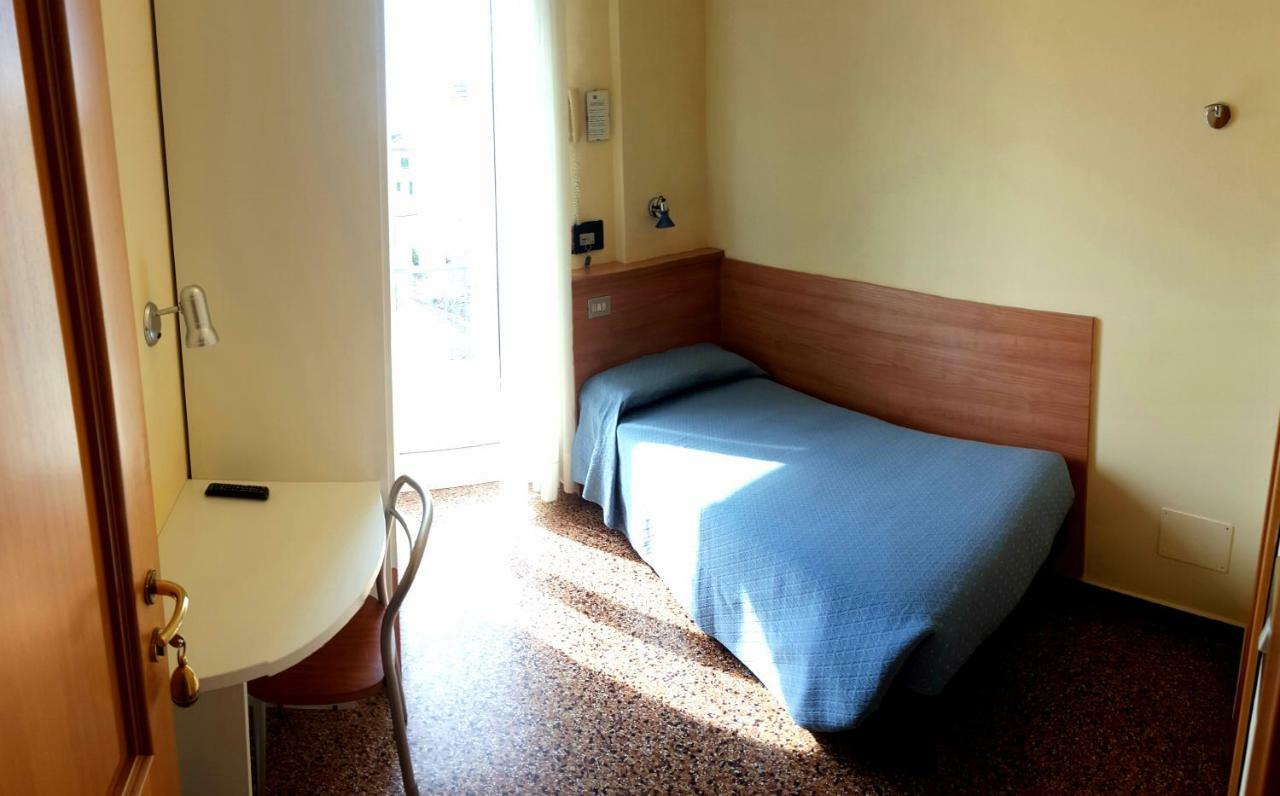 Hotel Guya ヴァラッツェ エクステリア 写真